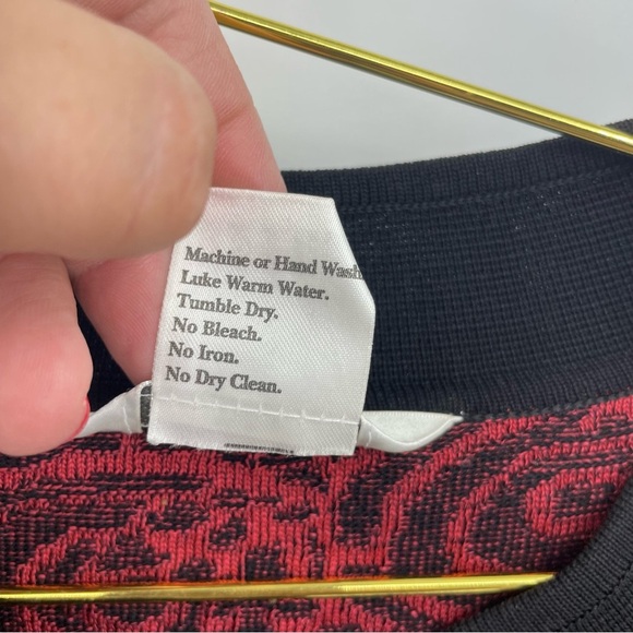 Exclusively Misook red rose black print button up knit cardigan sweater 2X - Picture 6 of 6